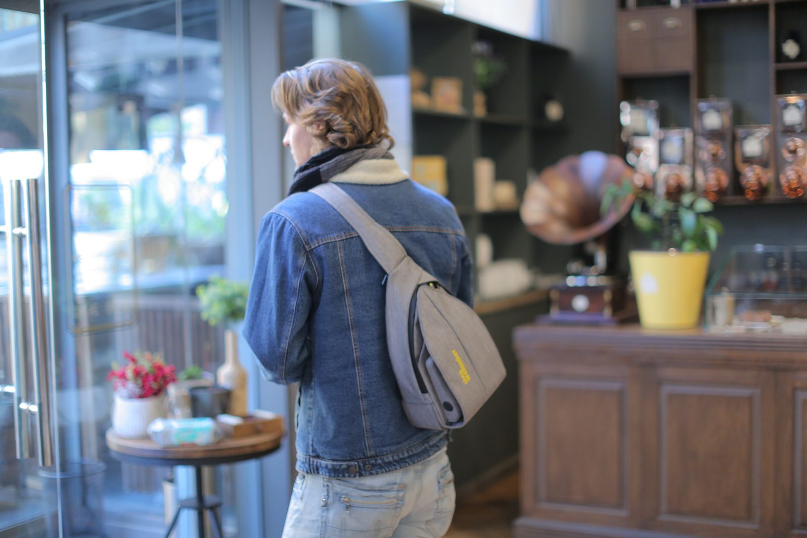 SixWalker Sling worn on a café visit